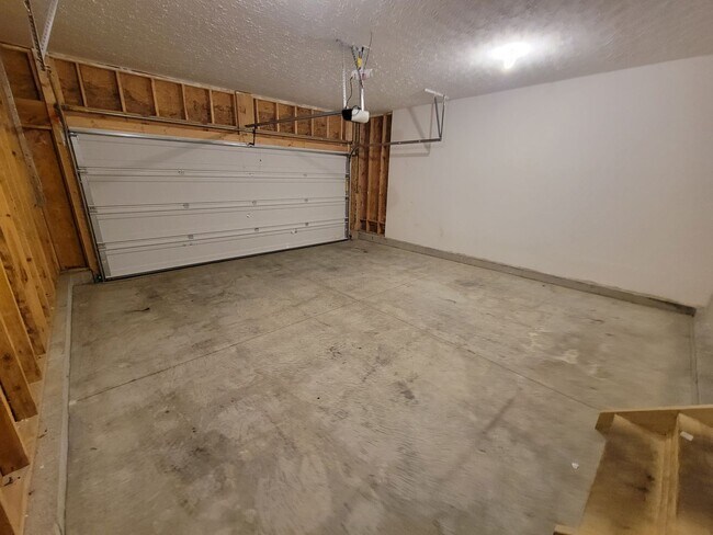 Foto del edificio - 2520 Foxcove Ct 4BR/2.5BA (Cincinnati)