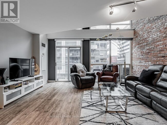 Photo du bâtiment - 1029 King St W