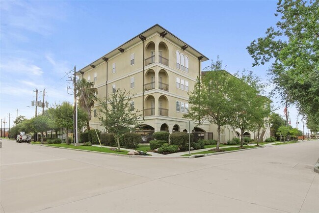 Foto del edificio - 7134 Mapleridge St