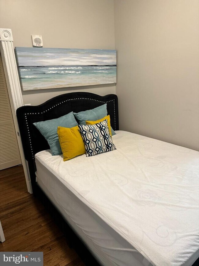 Building Photo - 1815 Park Ave