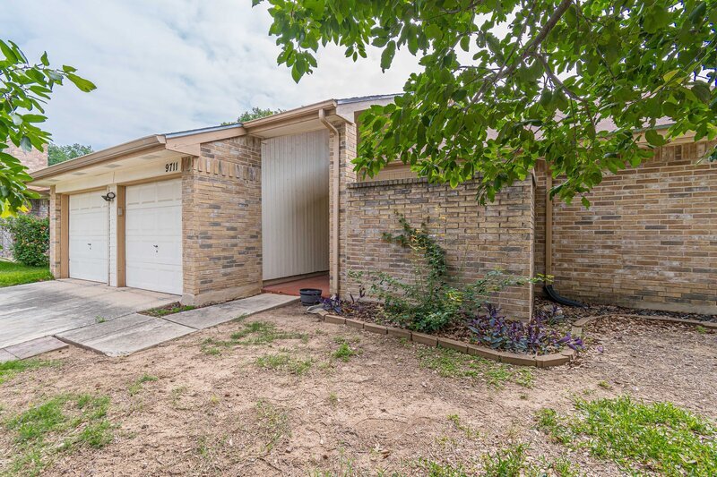 Primary Photo - 9711 Woodland Hills