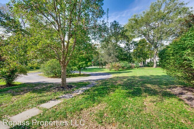 Foto del edificio - 3 br, 3.5 bath House - 1148 Granny White Ct.