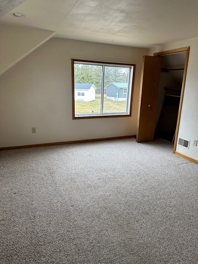Livingroom - 924A W Blodgett St