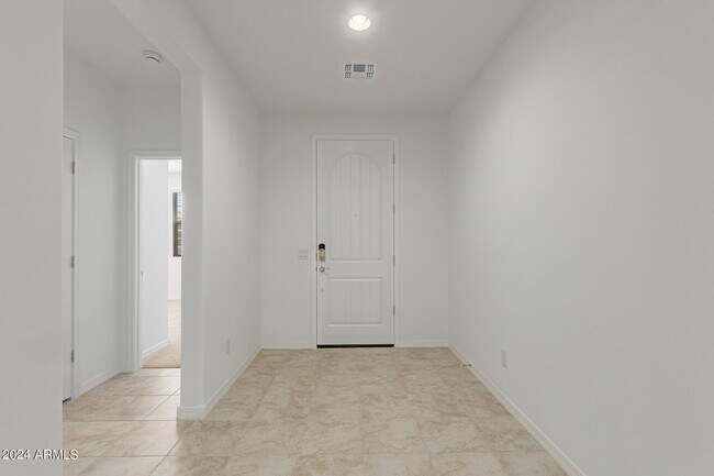 Building Photo - 8740 W Medlock Dr