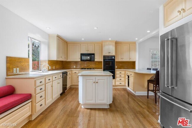 Building Photo - 4 br, 3 bath House - 6074 W 75th Pl
