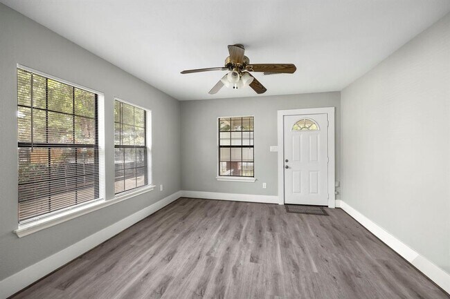 Building Photo - 4605 Beggs St