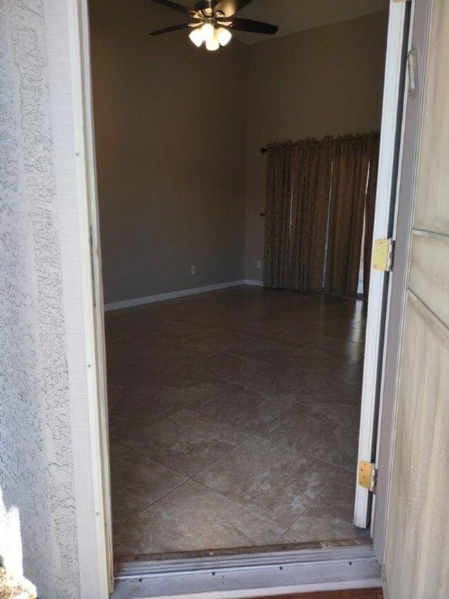 Building Photo - PEORIA ESTATES