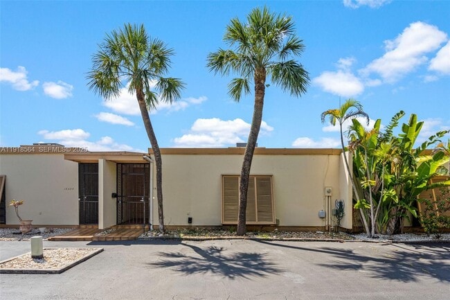 Building Photo - 15504 Sharpecroft Dr