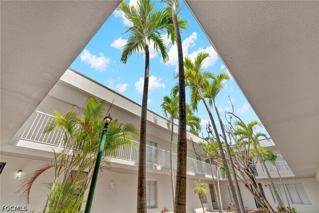 Building Photo - 1830 Maravilla Ave
