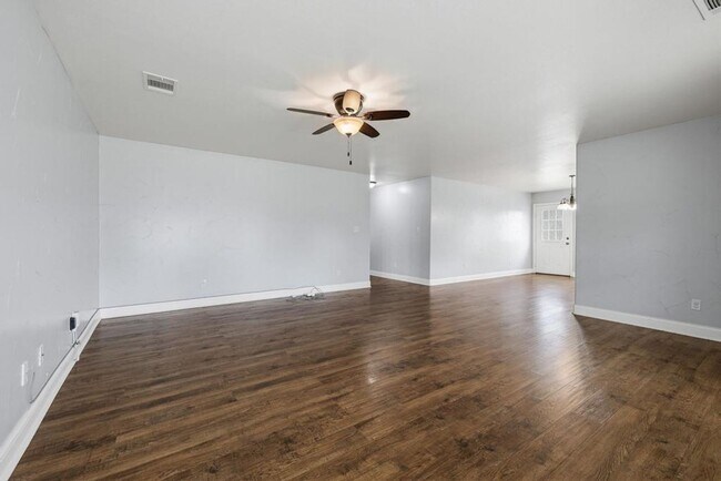 Foto del edificio - 119 N Andrews Ave