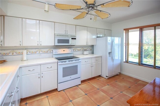 Building Photo - 4540 NE Sandpebble Trce