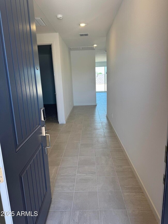 Foto del edificio - 17586 W Monroe St