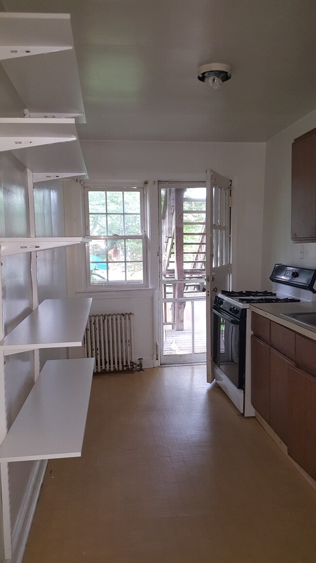 Kitchen - 303 Shirley St