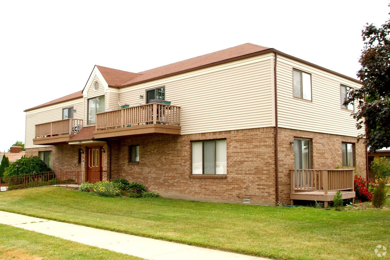 Primary Photo - 33800 Mulvey