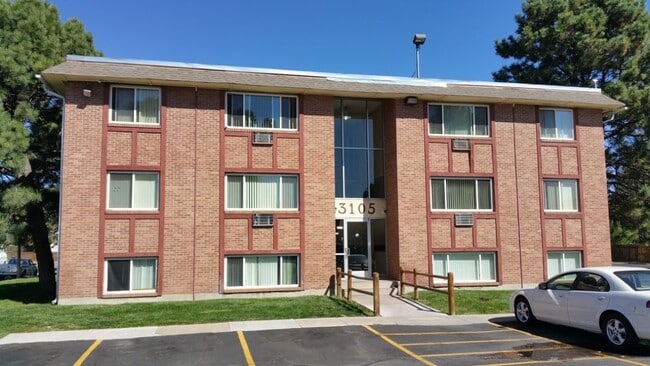 Building Photo - Pinewood Apartments