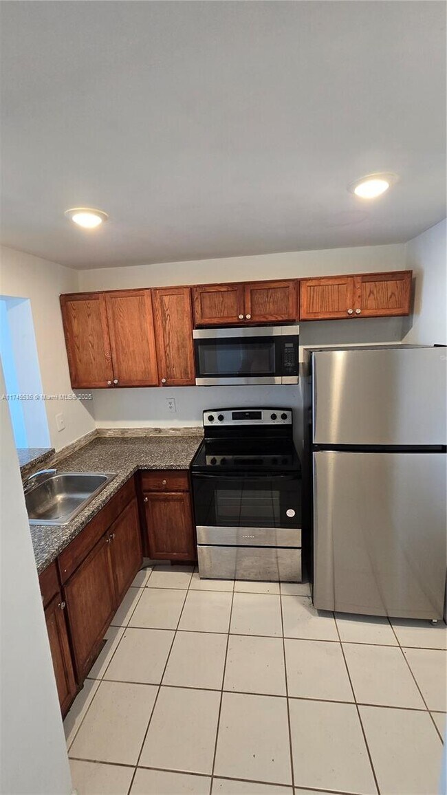 Foto del edificio - 498 NW 165th St