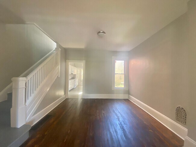 Building Photo - Amazing 5 BR/1BA home in Lancaster City.