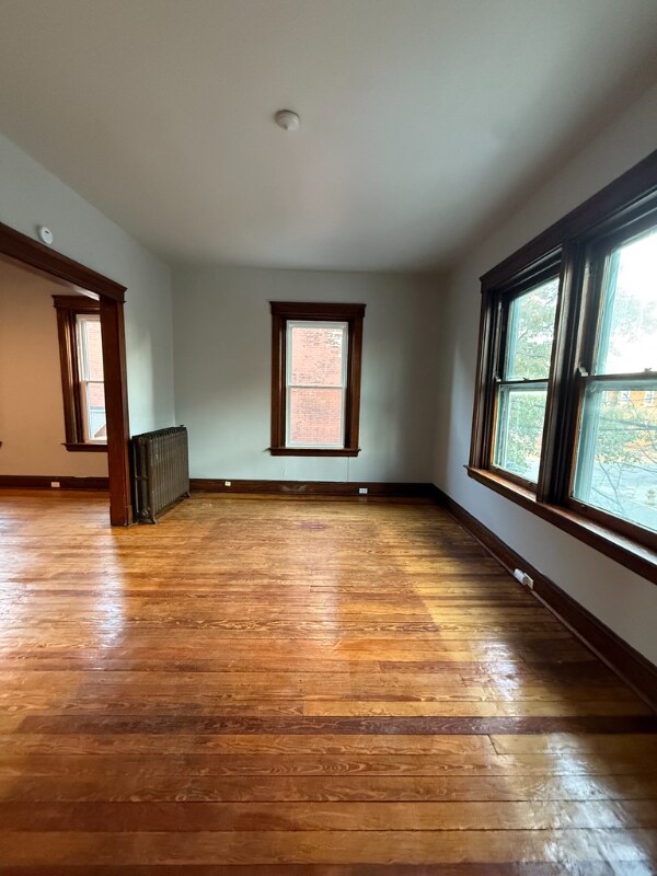 Foto del edificio - 329 Taylor Ave