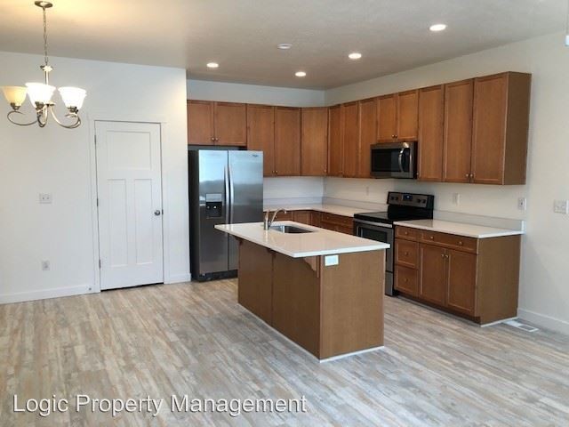 Building Photo - 1089 Emerald Pools Lane