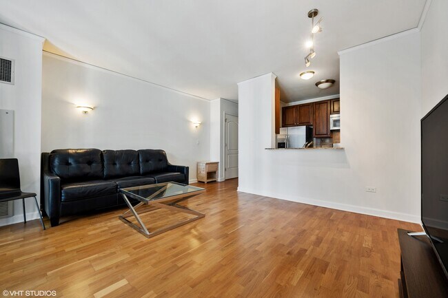 Building Photo - 420 E Waterside Dr