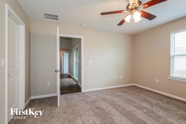 Foto del edificio - 3131 Holly Green Loop
