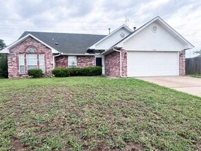 Building Photo - 1717 Pinnacle Ln