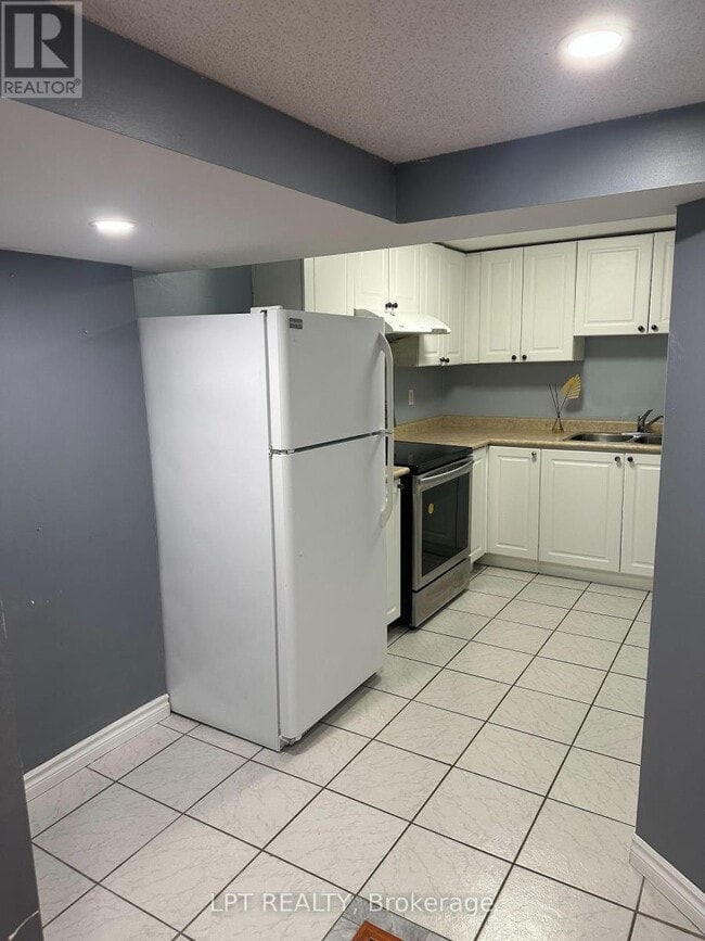 Building Photo - 33 Kenborough Ct