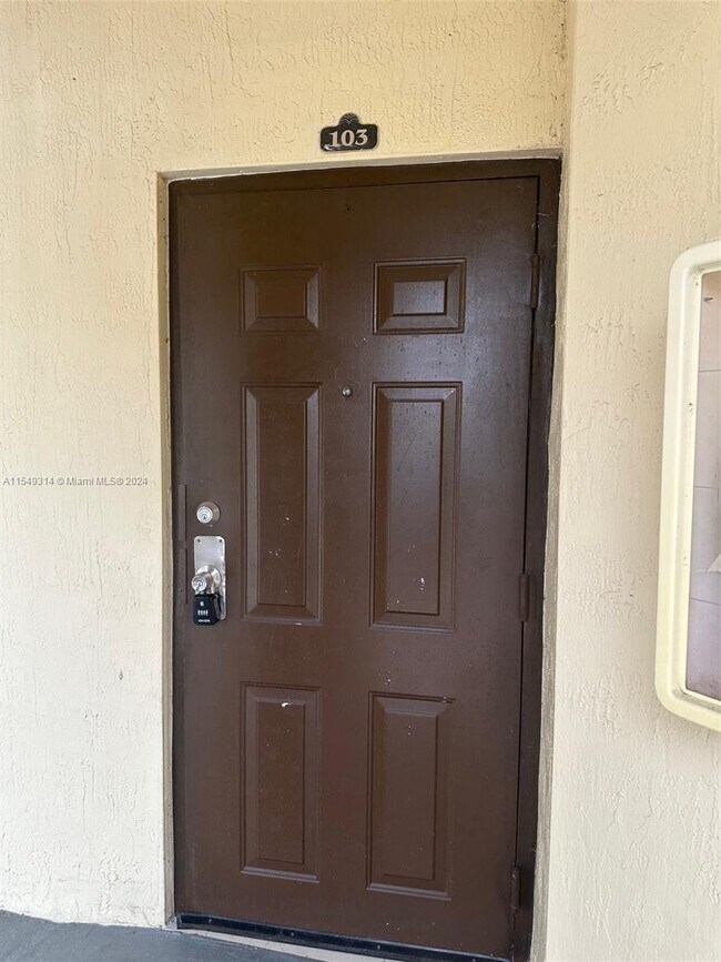 Foto del edificio - 2551 SE 16th Terrace