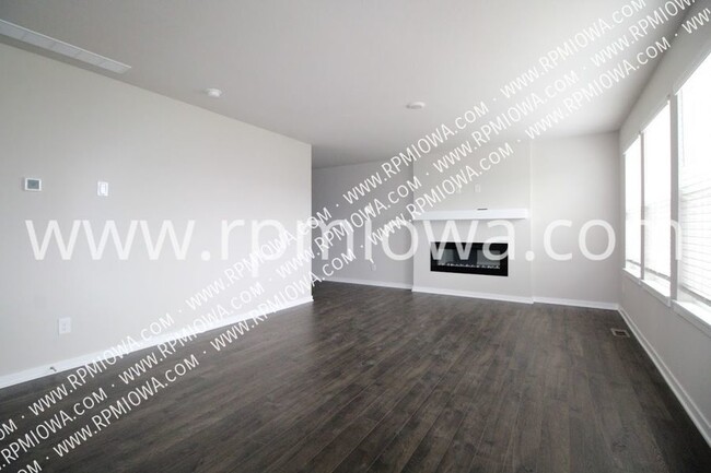 Foto del edificio - NEWER CONSTRUCTION!! 4 Bedroom, 2.5 Bath i...