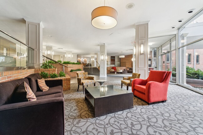 Lobby - 3000 Spout Run Pky Apartment