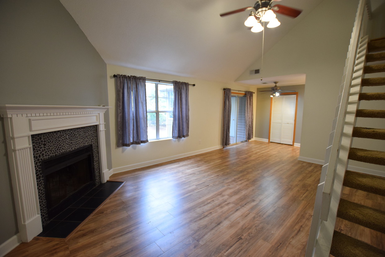 Primary Photo - 7940 Parklane Ct