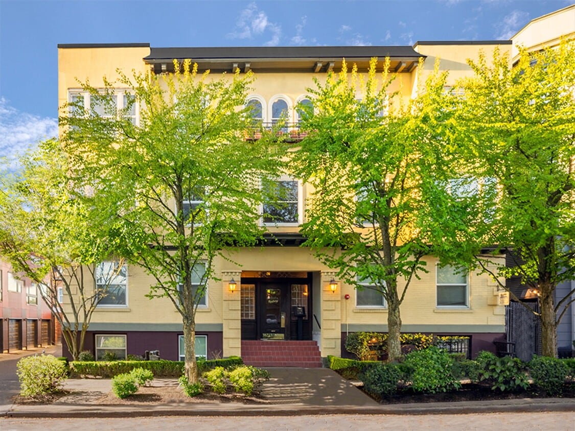 Building Photo - Roxbury Apartments