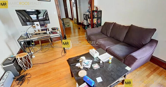 Building Photo - 15 Centre St