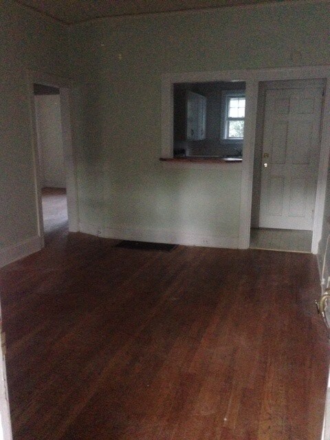 #1205 Living Room w/ eating area - 1201 Buchanan St