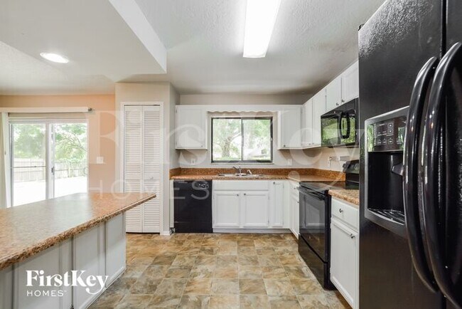 Foto del edificio - 5642 Westview Dr