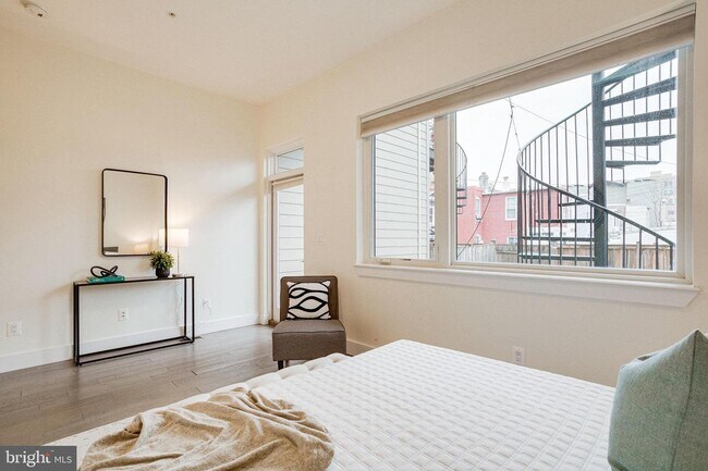 Foto del edificio - 3227 Sherman Ave NW