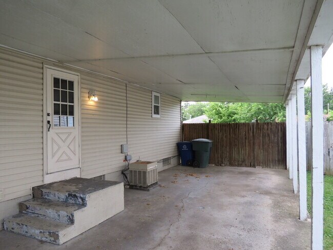 Building Photo - New rental in southern pines subdivision