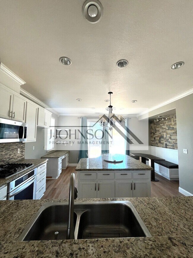 Foto del edificio - 969 Monarch Ct
