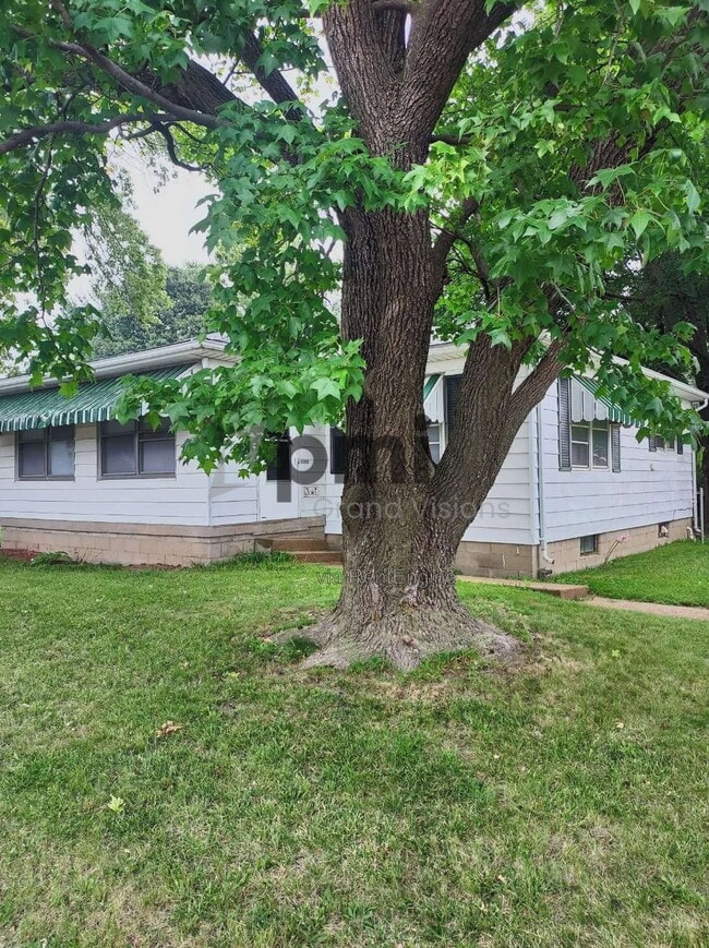 Building Photo - 2060 N Water St