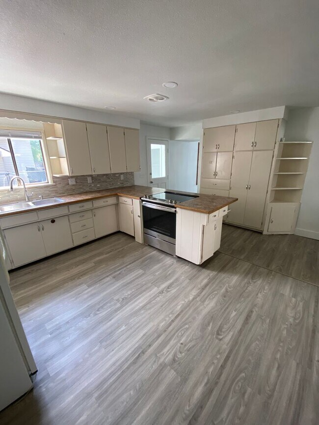 Foto del edificio - 711 E Augusta Ave