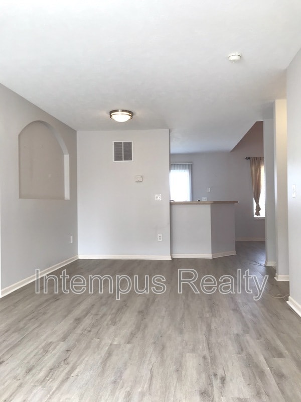 Building Photo - 2680 Sawmill Reserve Dr
