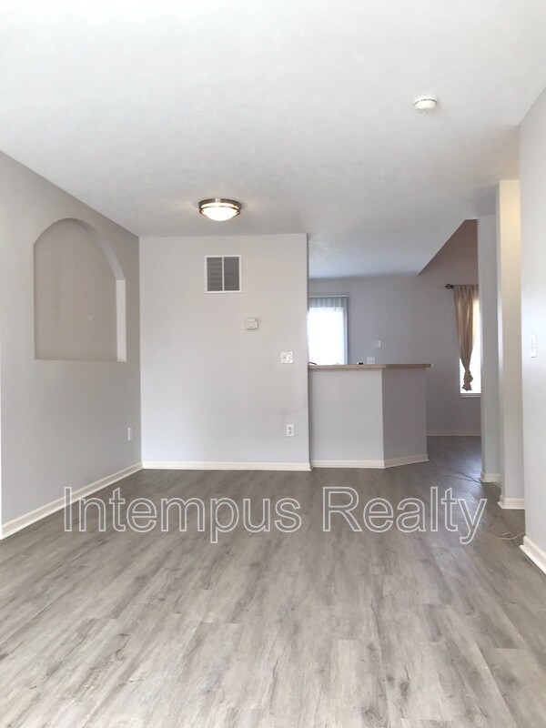 Foto del edificio - 2680 Sawmill Reserve Dr