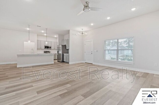 Foto del edificio - 71 Point of Woods Dr
