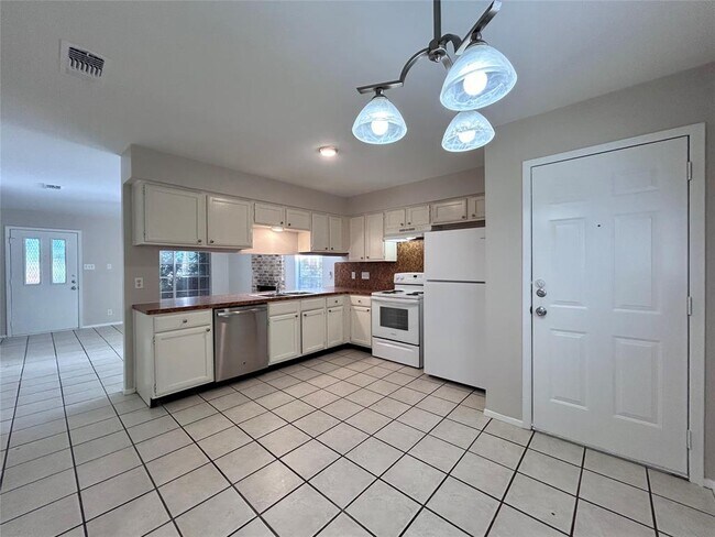 Building Photo - 1707 Waterloo Tr