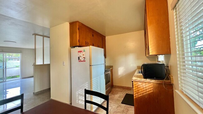 Building Photo - Spacious 2-Bedroom, Downtown Martinez