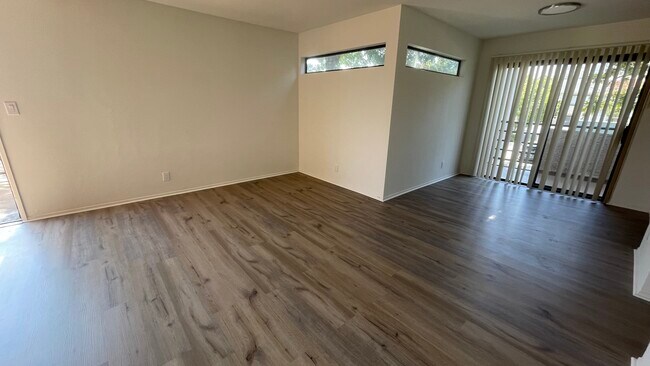 Living Room - 404 W Stocker St