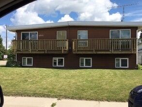 Building Photo - 4501-4555 55 Ave