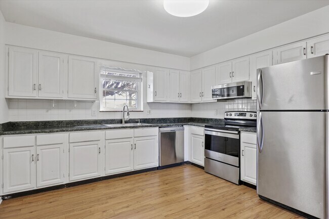 Foto del edificio - 930 Corning Rd