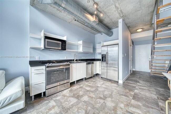 Building Photo - 690 SW 1st Ct