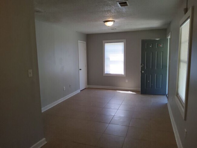 Foto del edificio - 2623 Dwight Rd